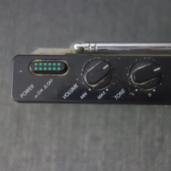 Vintage Sony SRF-A100 AM FM Battery Powered Radio - Picture 4 of 16